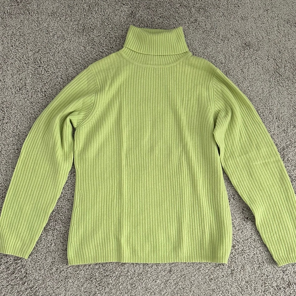 Green Ribbed 100% Cashmere Turtleneck Sweater